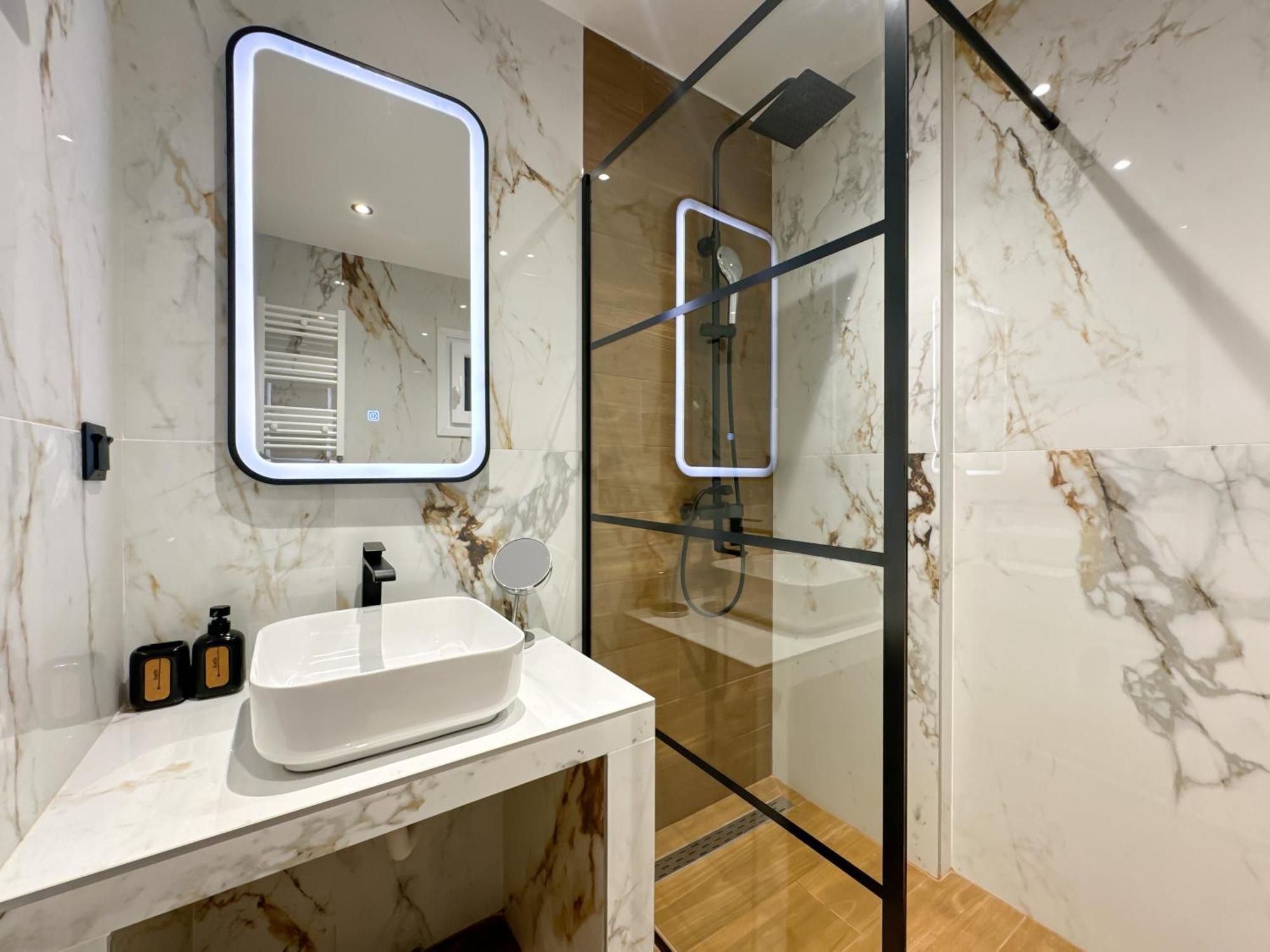 Luxury Downtown Apartment D1 塞萨洛尼基 外观 照片